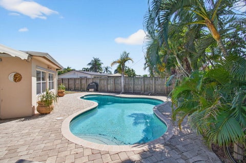 Tiny photo for 301 SE 8th Avenue, Deerfield Beach, FL 33441 (MLS # B26017760)