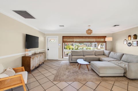Tiny photo for 301 SE 8th Avenue, Deerfield Beach, FL 33441 (MLS # B26017760)