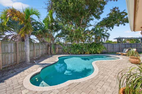 Tiny photo for 301 SE 8th Avenue, Deerfield Beach, FL 33441 (MLS # B26017760)
