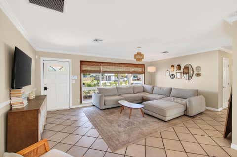 Tiny photo for 301 SE 8th Avenue, Deerfield Beach, FL 33441 (MLS # B26017760)