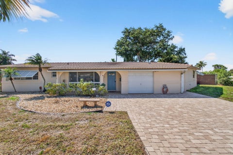 Photo of 301 SE 8th Avenue, Deerfield Beach, FL 33441 (MLS # B26017760)