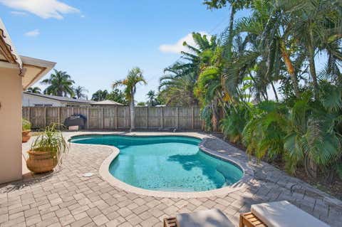 Tiny photo for 301 SE 8th Avenue, Deerfield Beach, FL 33441 (MLS # B26017760)