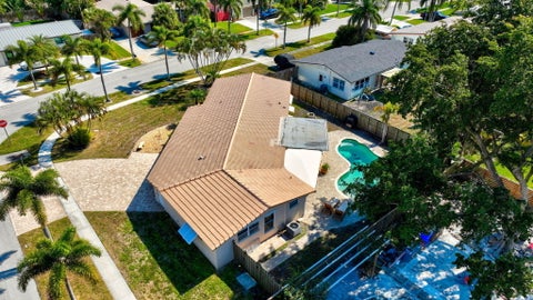 Tiny photo for 301 SE 8th Avenue, Deerfield Beach, FL 33441 (MLS # B26017760)