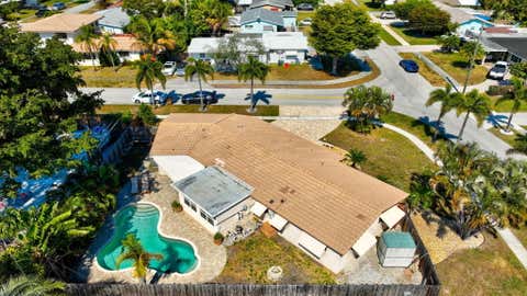 Tiny photo for 301 SE 8th Avenue, Deerfield Beach, FL 33441 (MLS # B26017760)