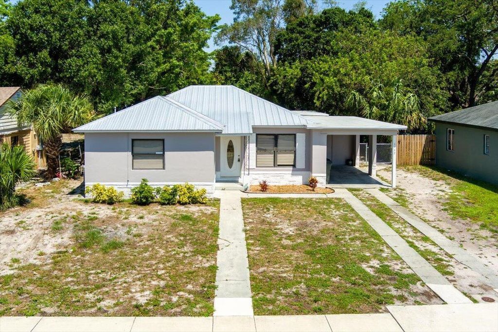 Photo of 1117 S 7th Street, Fort Pierce, FL 34950 (MLS # R11112278)