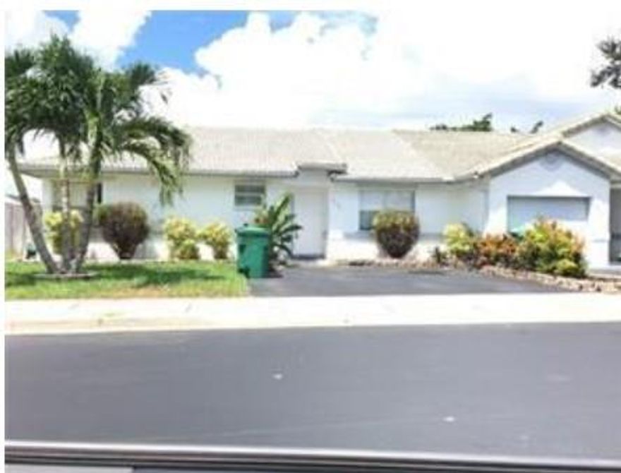 Beautiful 3/2 home in the heart of Davie. This is a one story attached single family home. Very spacious and in good move in condition. No association approval required.  Located on a cul-de-sac. Screened in patio in the back. Open living area with dining room. Driveway to fit 2 cars. Pets okay. Centrally located off of University Drive and Stirling! All tiled throughout. Very spacious unit in Las Palmas of Davie. Will not last! Washer/Dryer in unit.
Renters Insurance Must be Obtained and Submitted Prior To Move In Date. All applicants 18 and over MUST complete our online application process. Proof of income, Identifications and residential verification must be submitted with application. $300 admin fee required before move in.  Tenant Occupied until 12/31/2025.