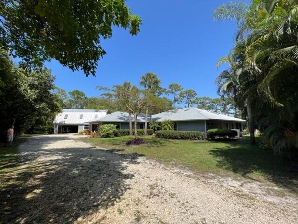 Photo of 8039 SE Rivers Edge Street, Jupiter, FL 33458 (MLS # R10972979)