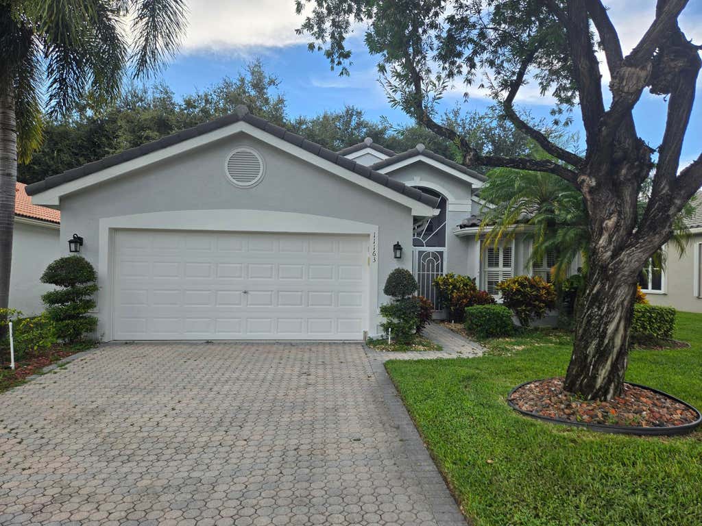 Photo of 11163 Mandalay Way, Boynton Beach, FL 33437 (MLS # B26067303)