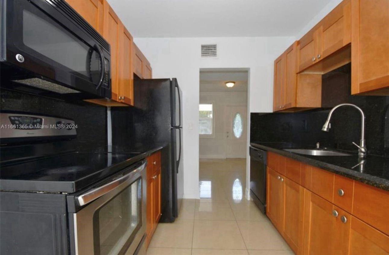 POMPANO BEACH HIGHLANDS 2 - Residential Lease