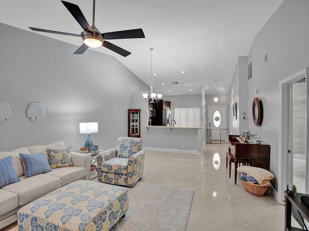 Photo of 5009 E Lakes Drive #5009, Deerfield Beach, FL 33064 (MLS # F10431368)