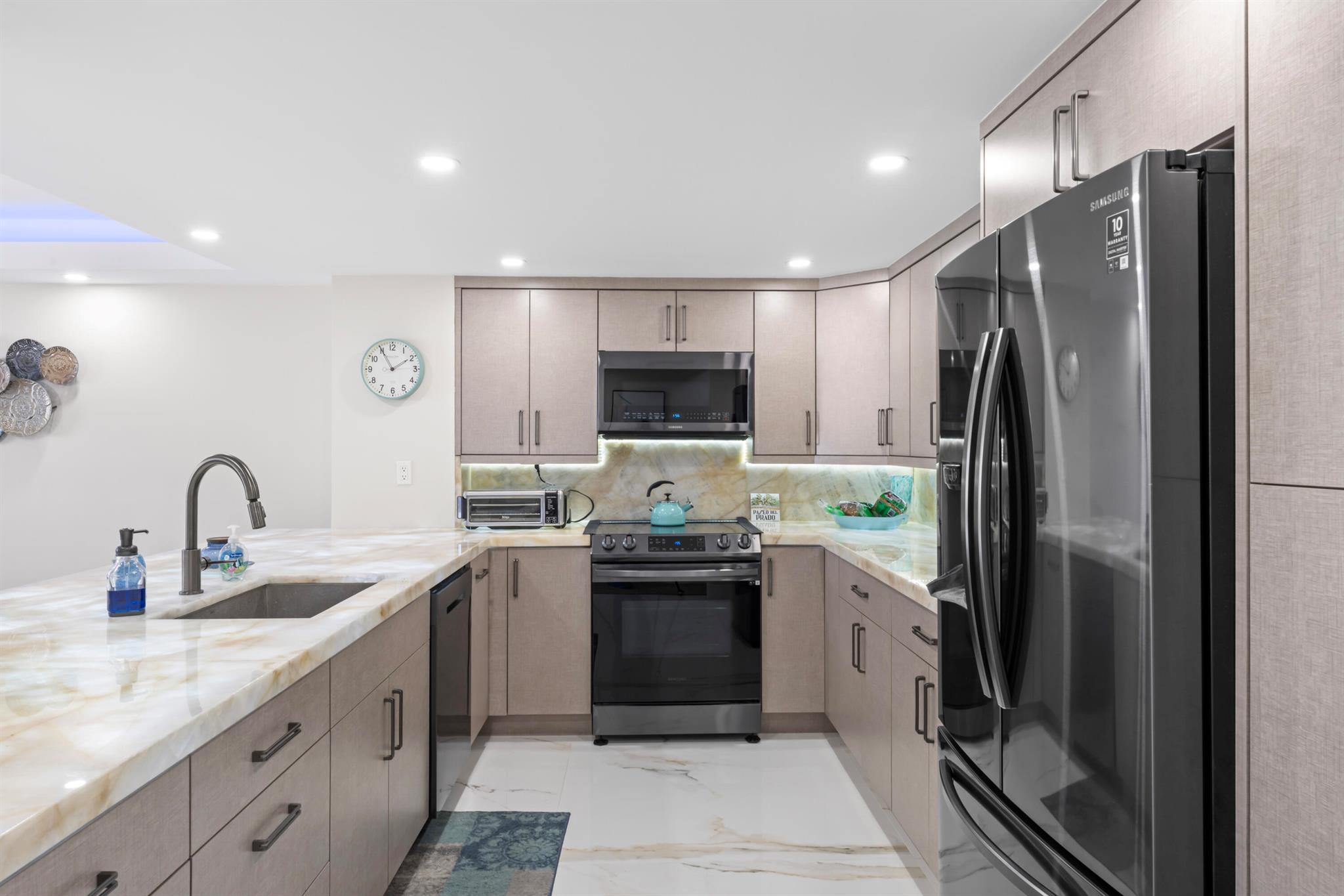 1150 Hillsboro Mile 714