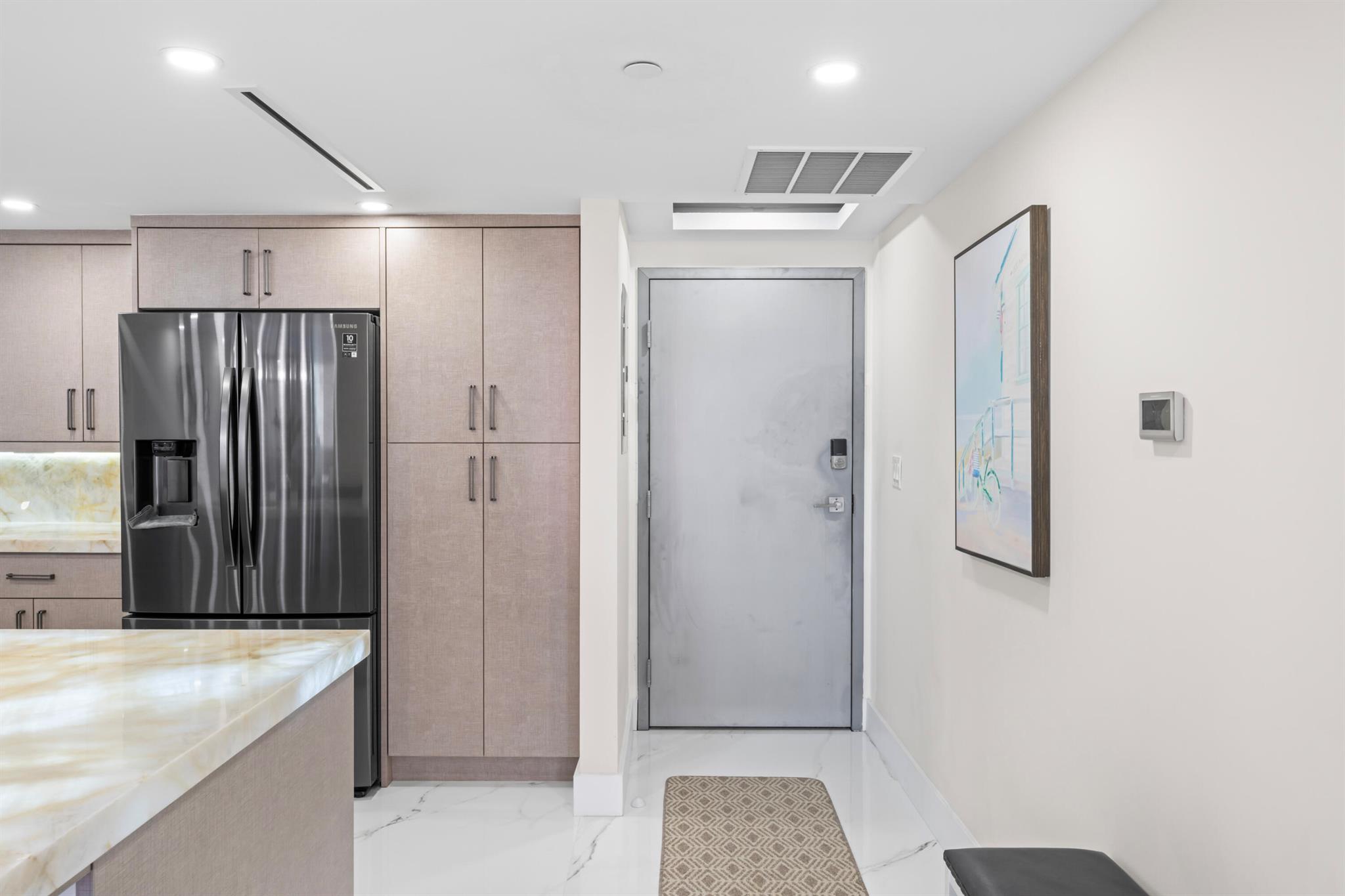 1150 Hillsboro Mile 714
