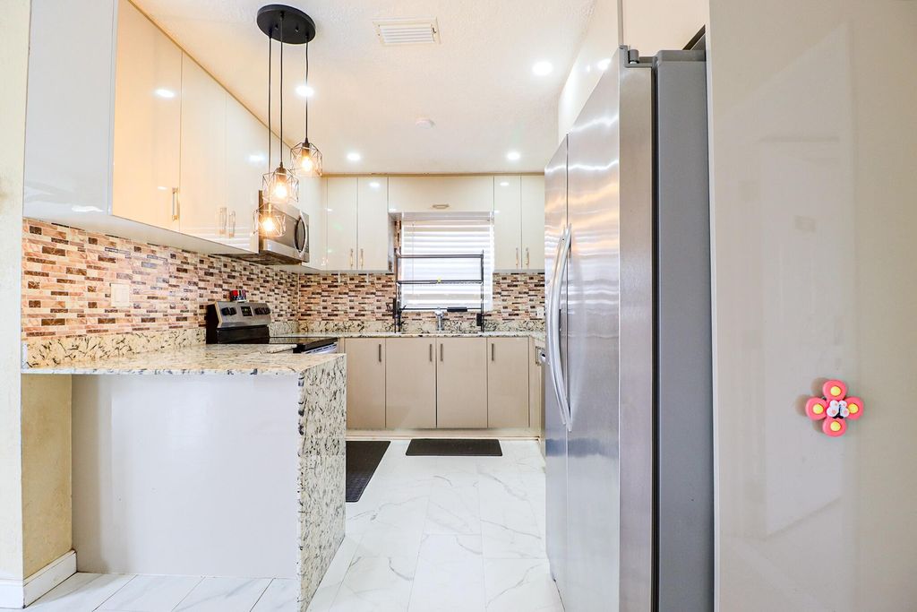 Photo of 219 NE 6th Avenue, Boynton Beach, FL 33435 (MLS # B26017130)