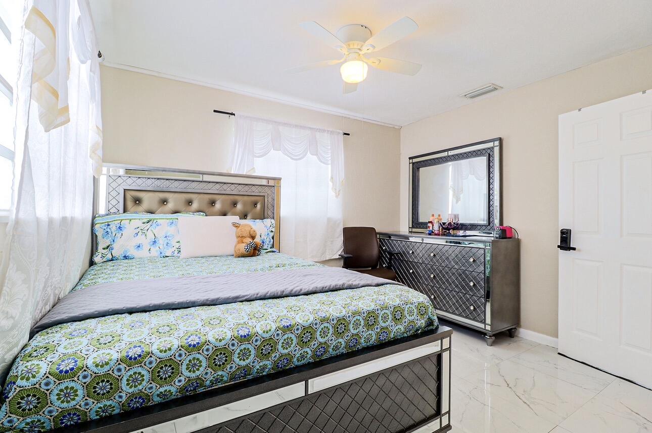 SUTTON MANOR - Residential