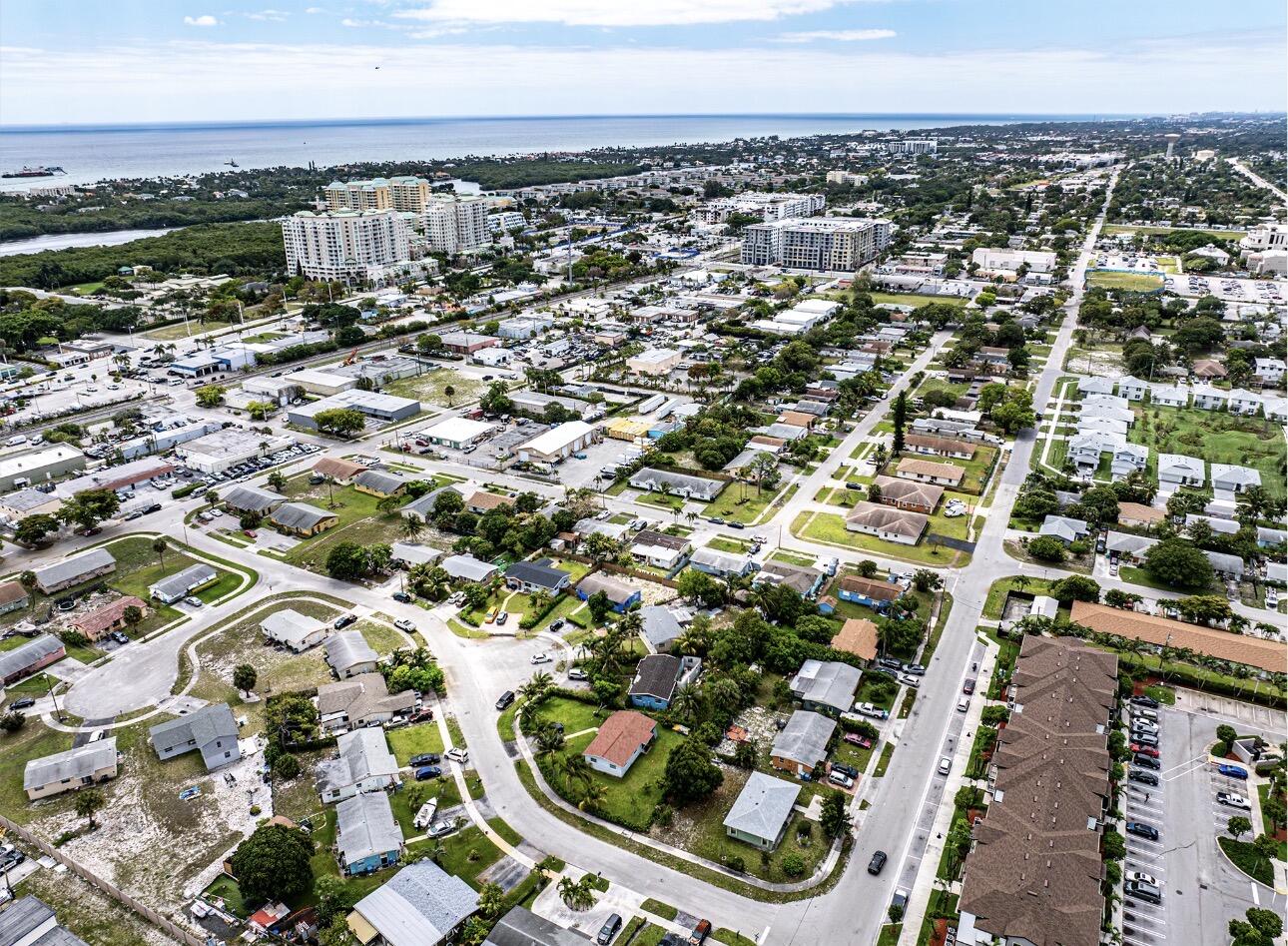 SUTTON MANOR - Residential