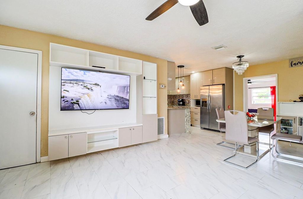 Photo of 219 NE 6th Avenue, Boynton Beach, FL 33435 (MLS # B26017130)