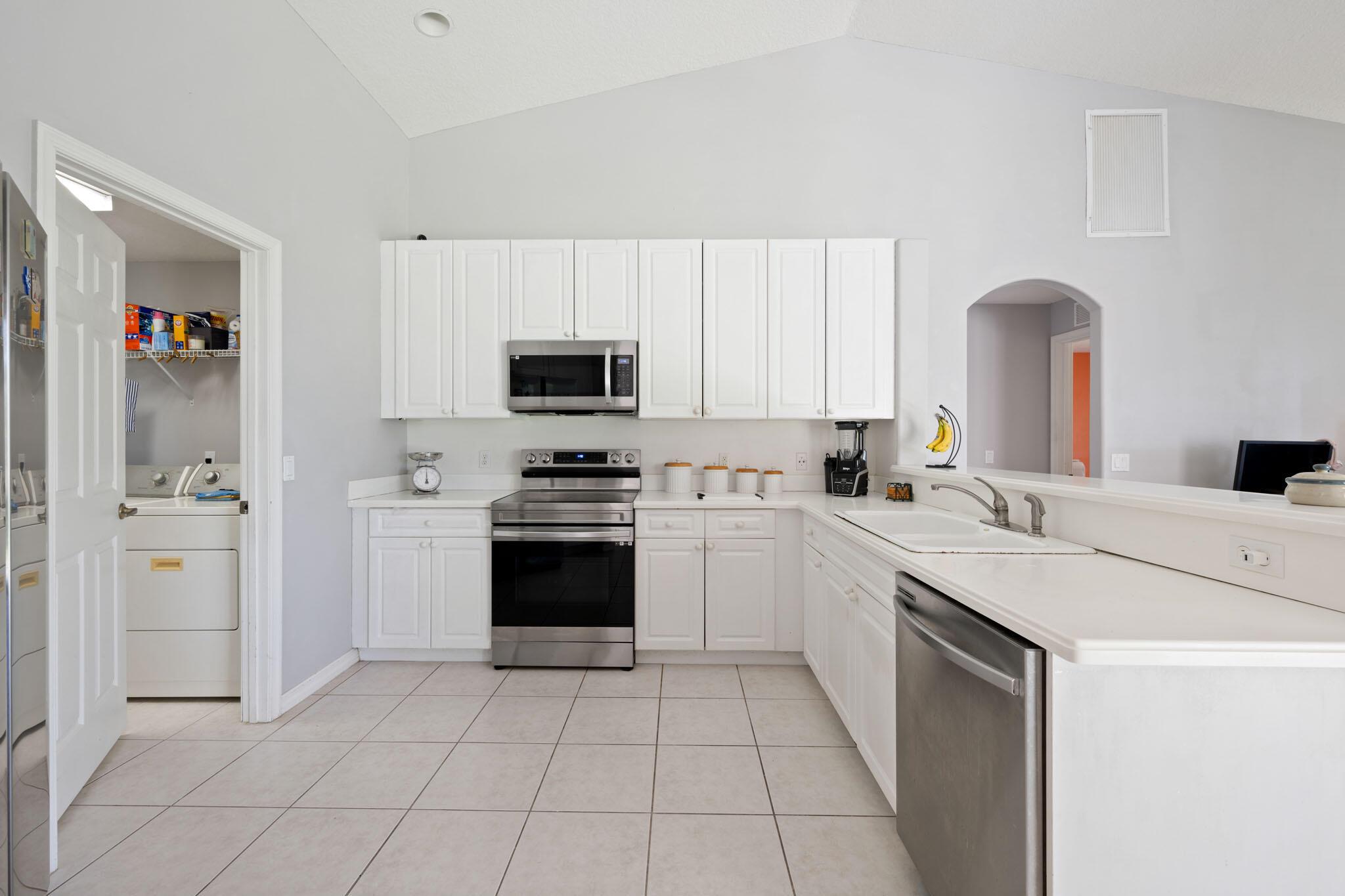 SAWGRASS LAKES PHASE 2 - Residential