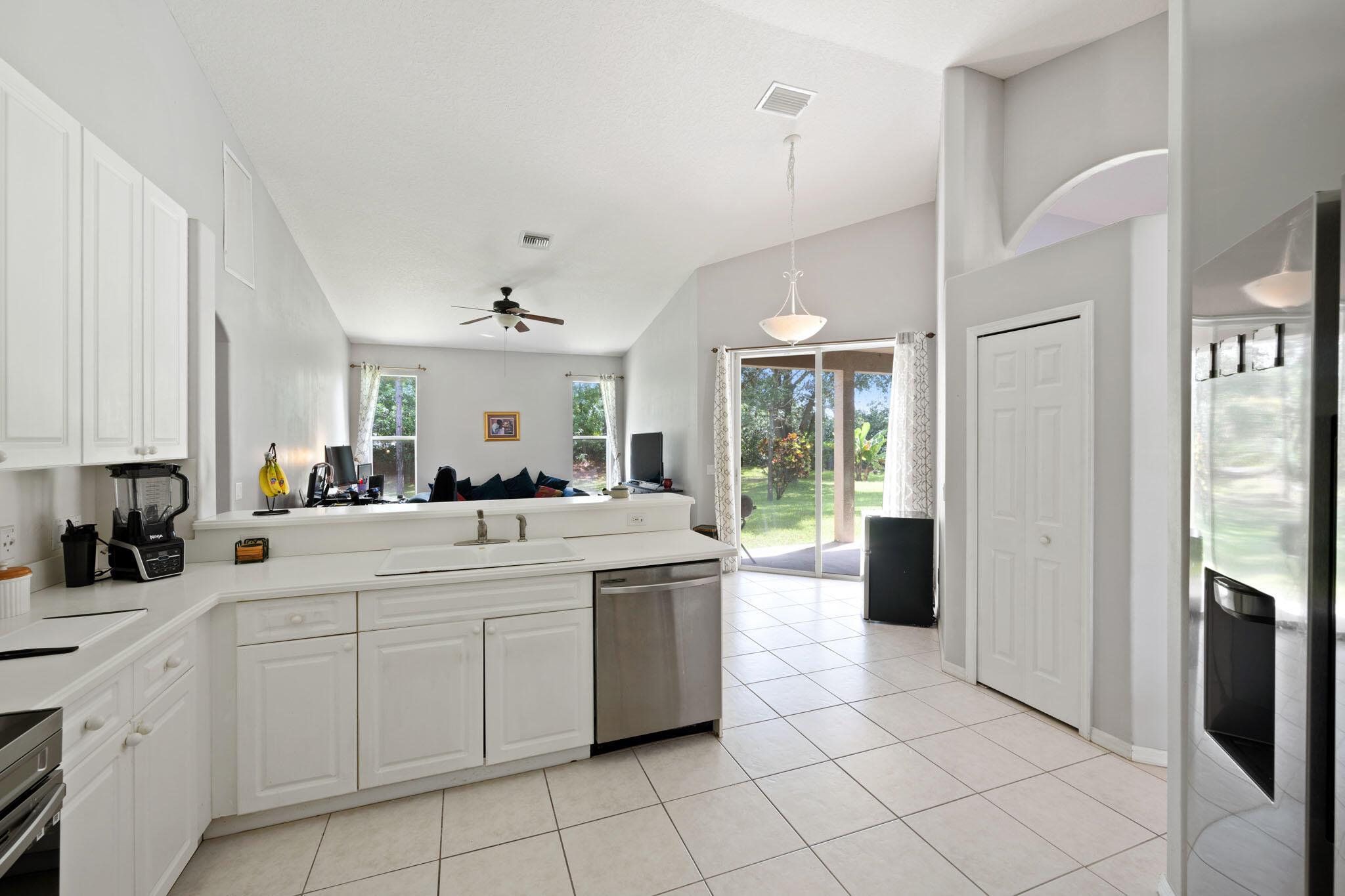 SAWGRASS LAKES PHASE 2 - Residential