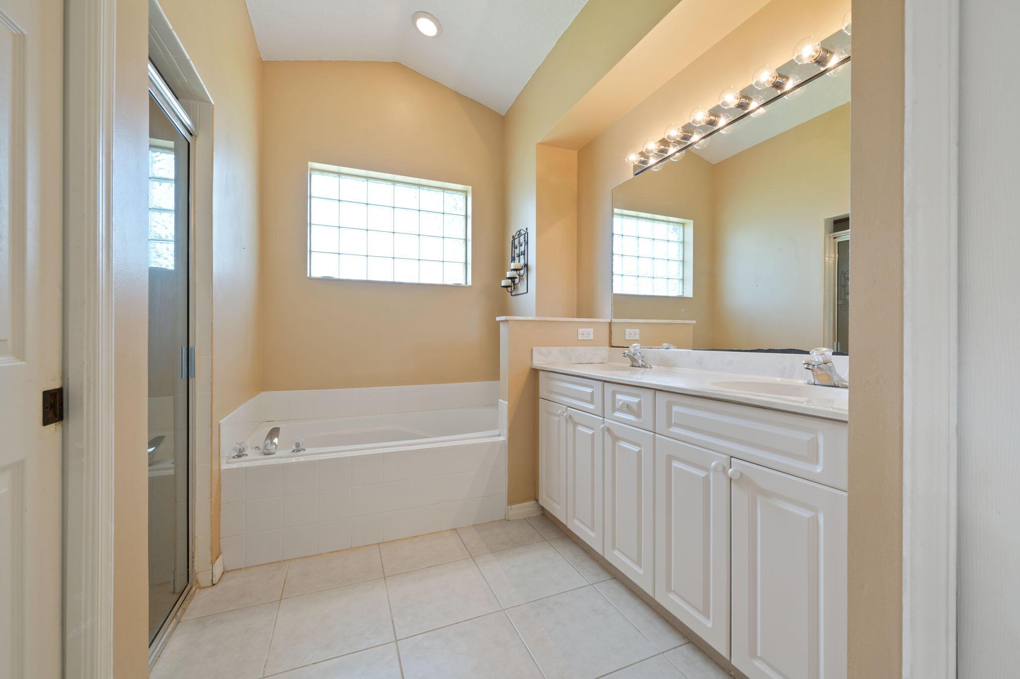 SAWGRASS LAKES PHASE 2 - Residential