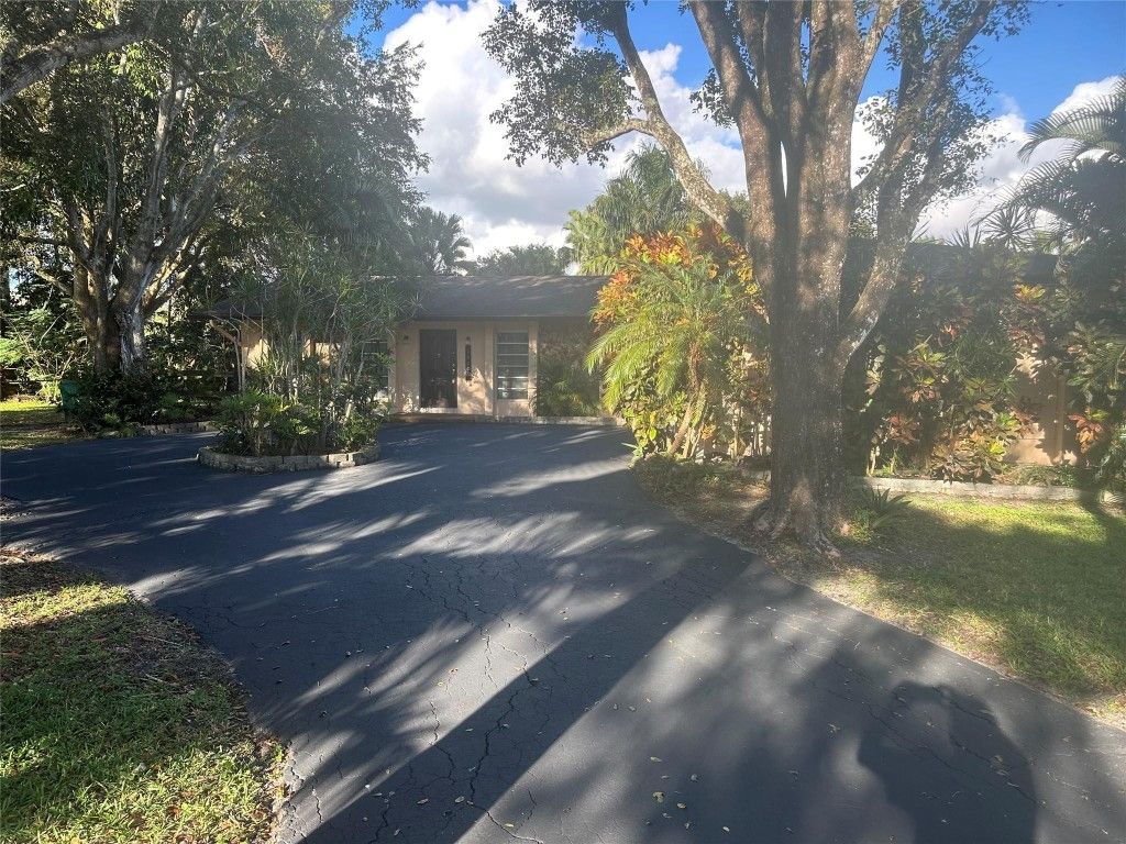 Photo of 10800 SW 40th Court, Davie, FL 33328 (MLS # F10548669)