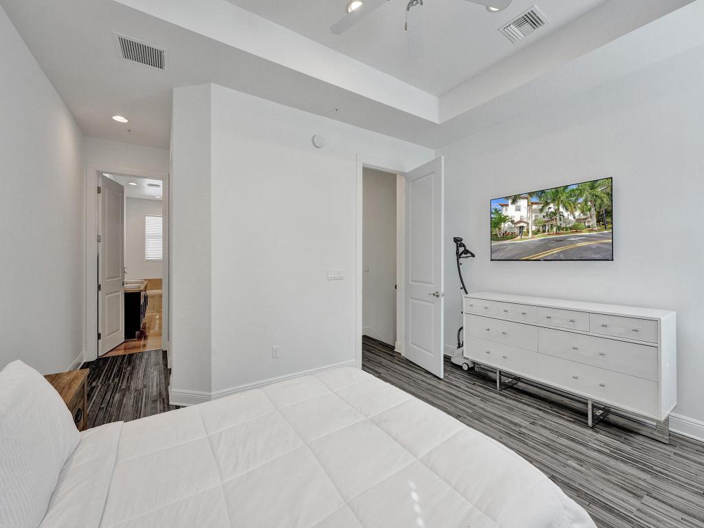 PENINSULA ON THE INTRACOASTAL CONDO - Residential