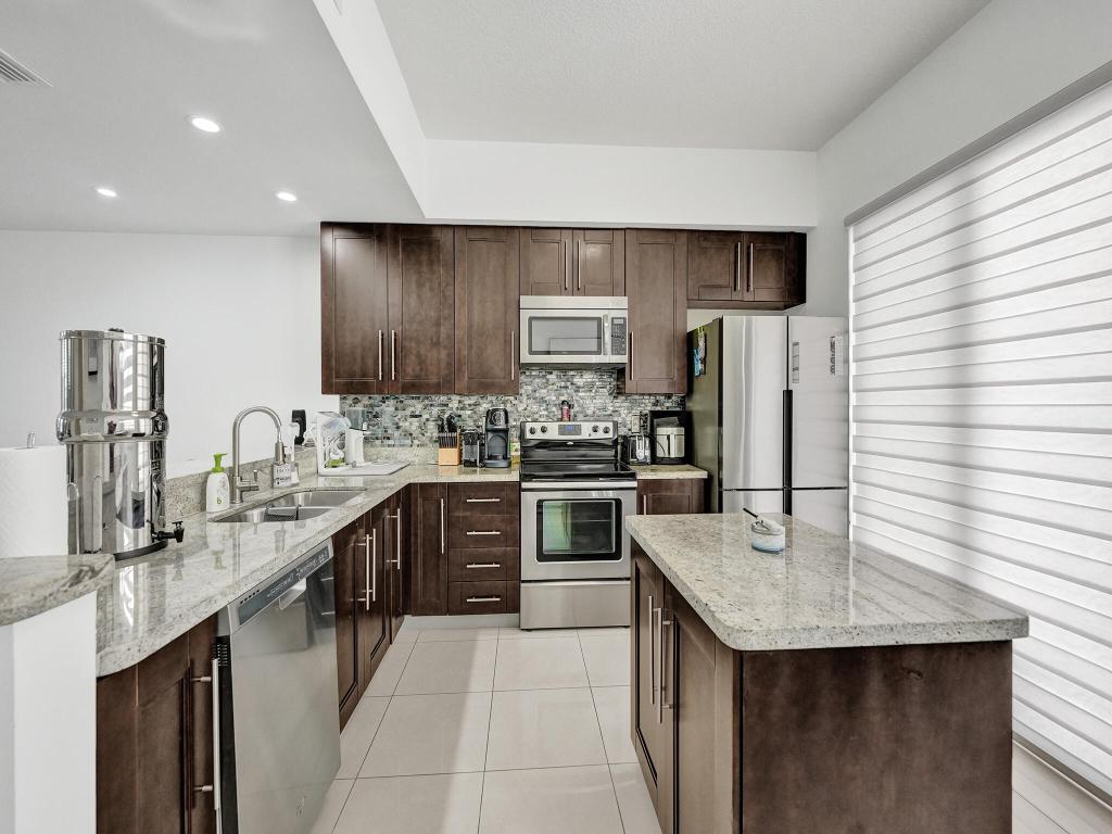 PENINSULA ON THE INTRACOASTAL CONDO - Residential