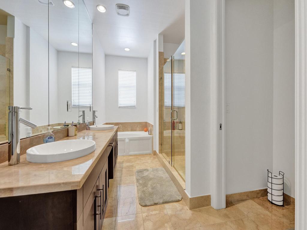 PENINSULA ON THE INTRACOASTAL CONDO - Residential