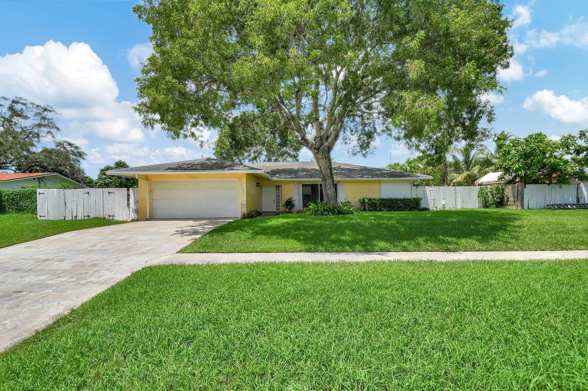 Well Maintained 3/2 Home on 1/3 acre in Non HOA Golf Course Community. Updated flooring throughout. New AC & HWH. Laundry Room with AC Huge Family Room. Dedicated room for home office or extra large pantry off kitchen area Close to shopping, parks & recreation & Wellington
