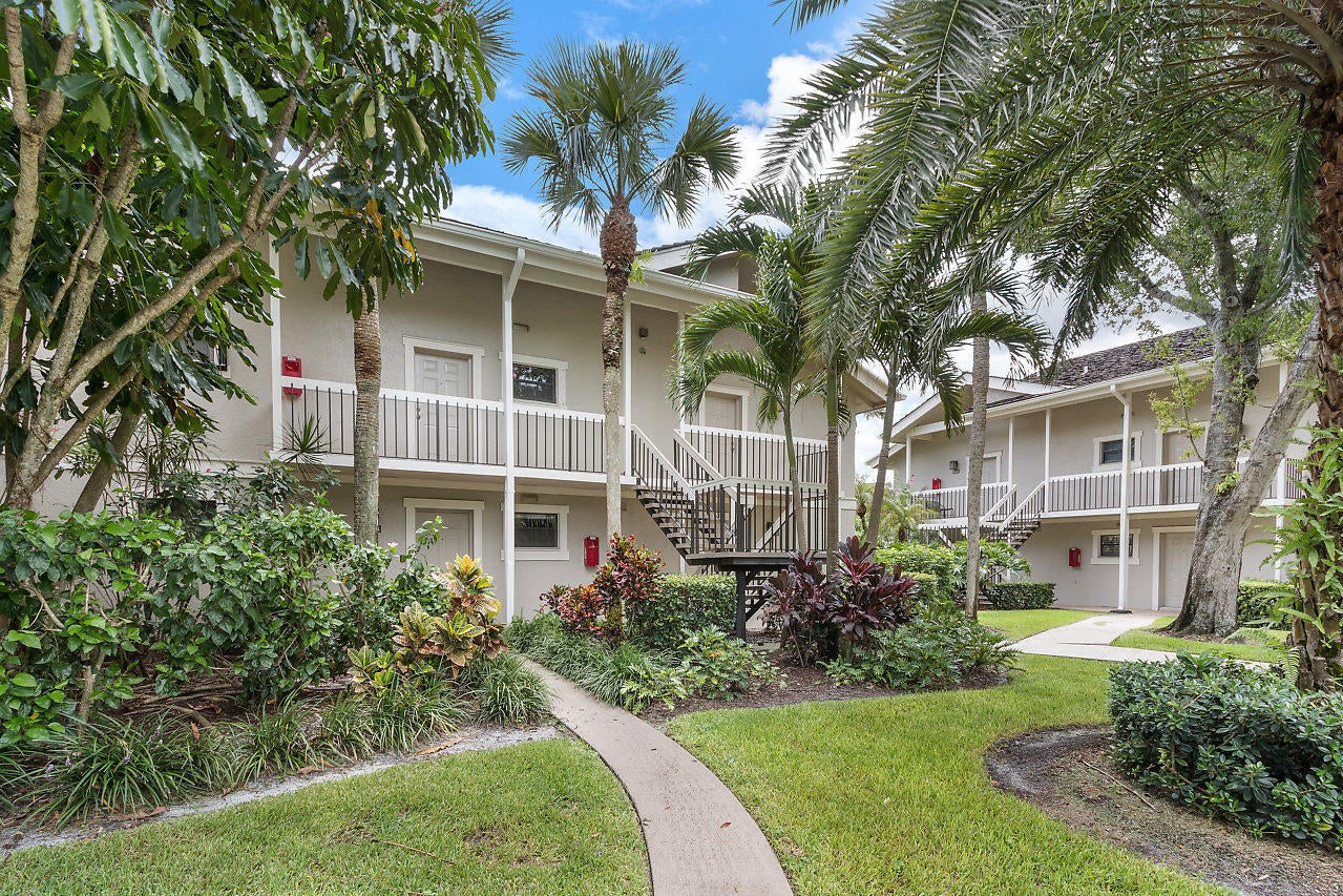Properties 11863 Wimbledon Circle 427