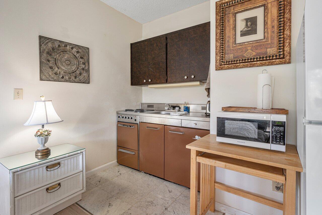 Properties 11863 Wimbledon Circle 427