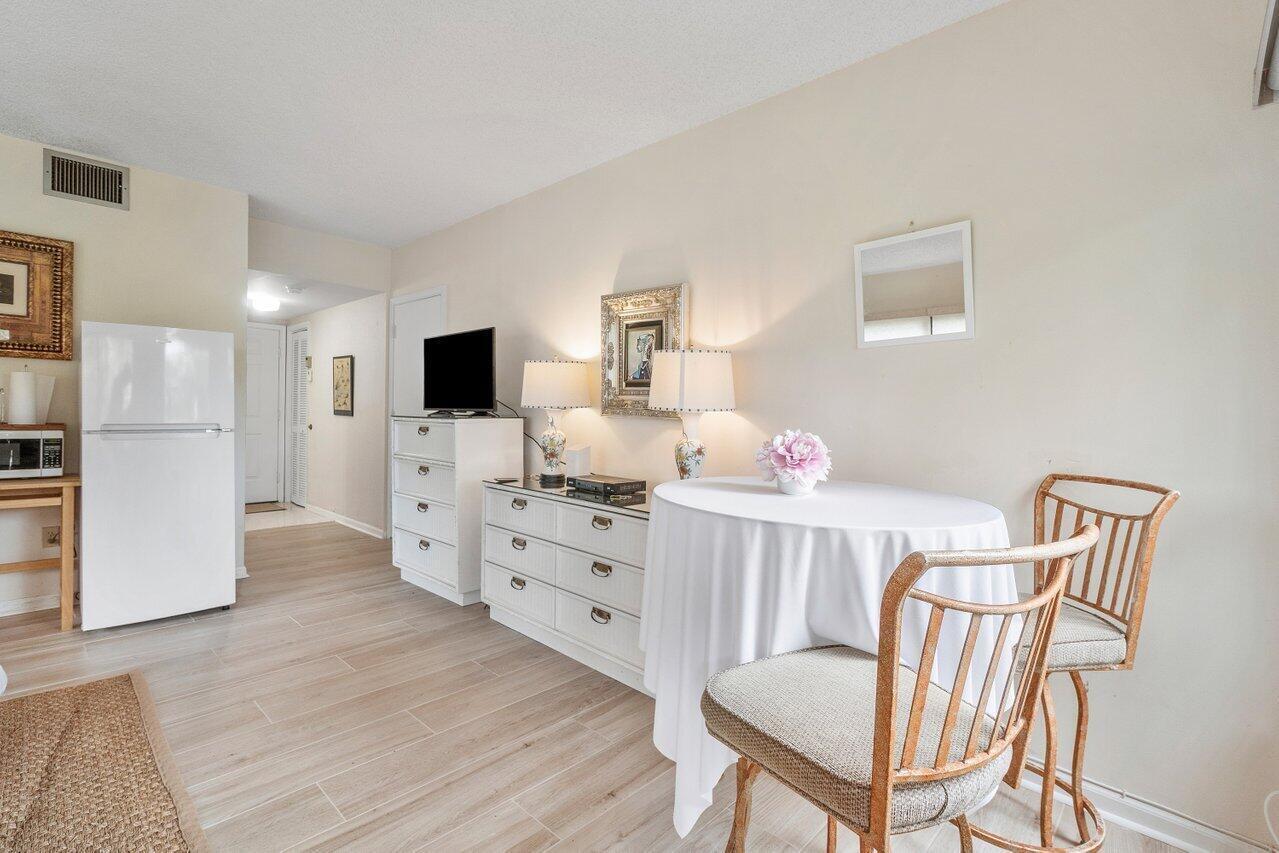 Properties 11863 Wimbledon Circle 427