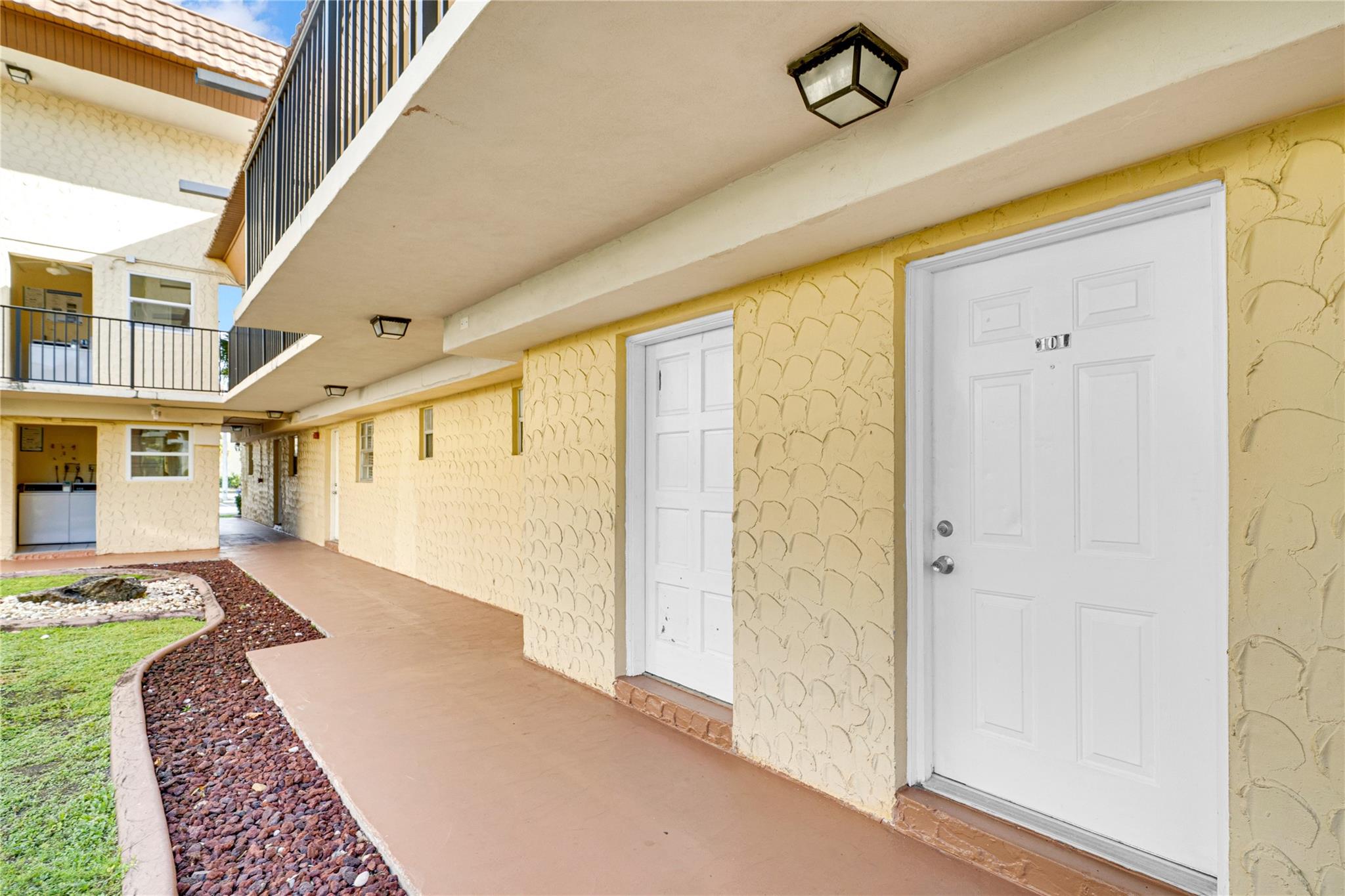 COURTYARDS AT KENDALL - Residential