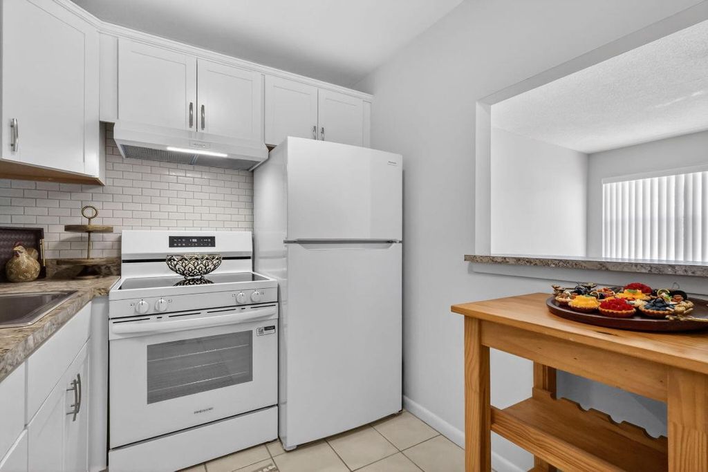 Photo of 378 Sheffield P, West Palm Beach, FL 33417 (MLS # R11156250)