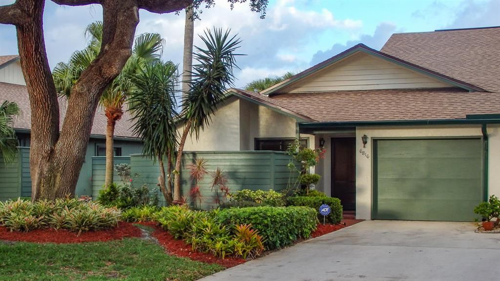 Photo of 6816 SE Bunker Hill Drive, Hobe Sound, FL 33455 (MLS # R10700040)