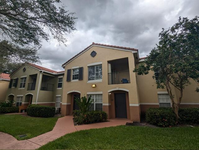1 BEDROOM, 1 BATH CONDO. BEDROOM HAS WALK-IN CLOSET. STORAGE CLOSET. WALK TO DINING AND SHOPPING. 10 MINUTES FROM WELLINGTON MALL.