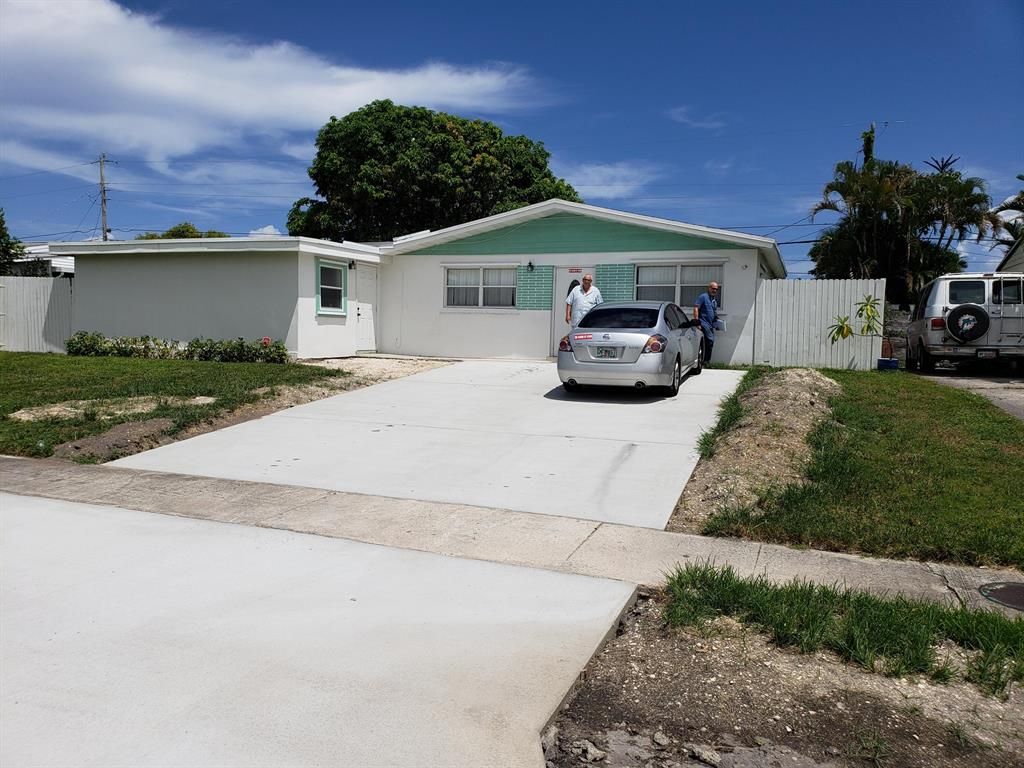 Photo of 9386 Bellewood Street St, Palm Beach Gardens, FL 33410 (MLS # R10701105)