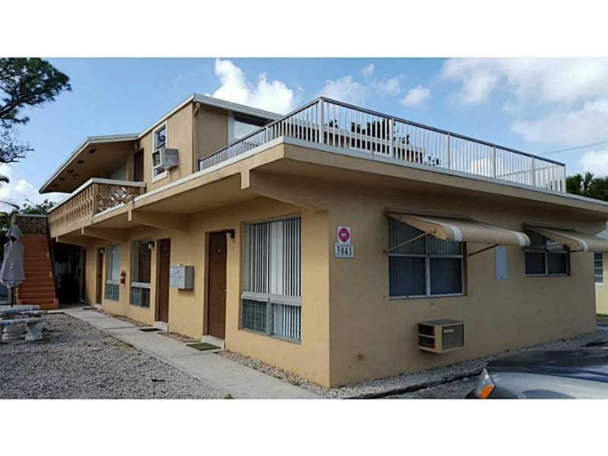 Convenient to Oakland Pk Blvd & Fed Hwy bus lines, shops and restaurants. Walk to Publix, Target, Coral Springs Mall, Theater, etc. Tile floor throughout. Walk-in closet. W/D on site. Dogs up to 20 lbs allowed w/ $125 nonrefundable pet deposit - no Rottwe ilers, Shepherds, Dobermans or Pit bulls. Tenant to pickup after dog. $150 nonrefundable redecorating fee due at move in.