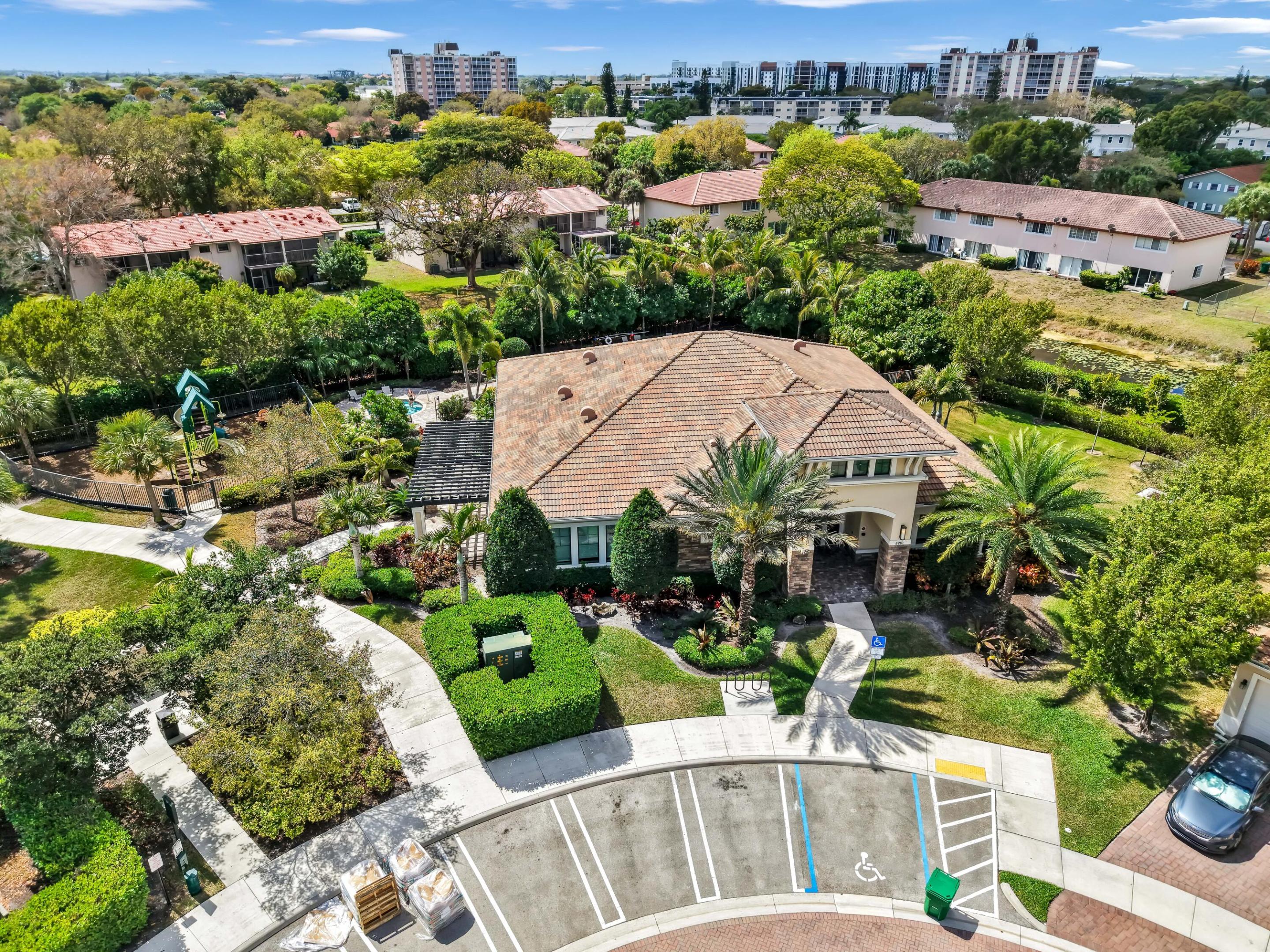 CORAL LAGO - Residential