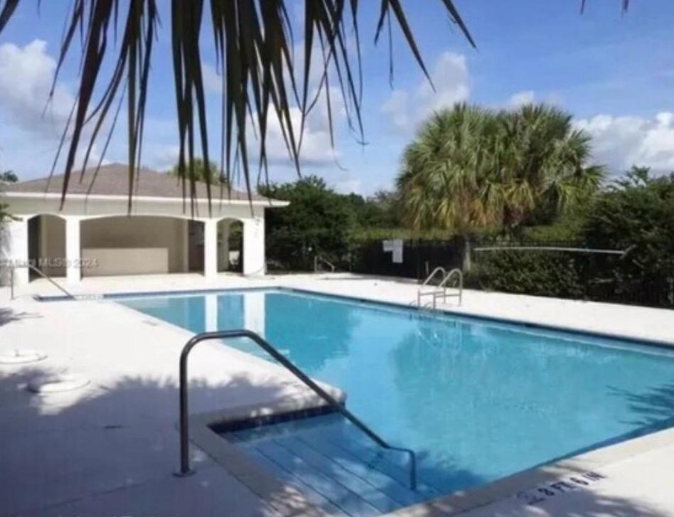 LAS VILLAS AT KENILWORTH - Residential Lease