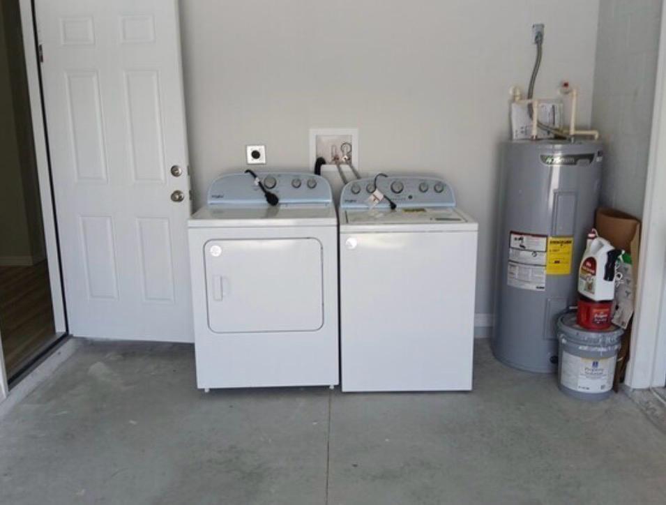 LAS VILLAS AT KENILWORTH - Residential Lease