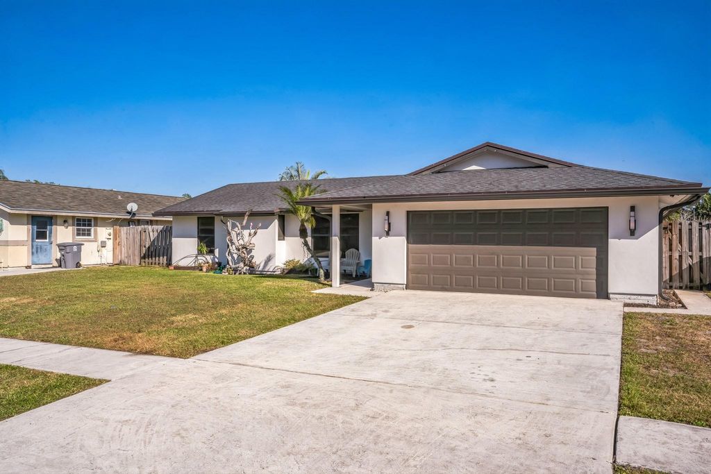 Photo of 8460 Raymond Dr, Boynton Beach, FL 33472 (MLS # F10531150)