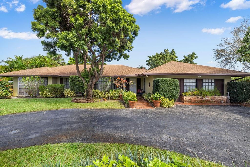 Photo of 116 River Drive, Tequesta, FL 33469 (MLS # R10905951)