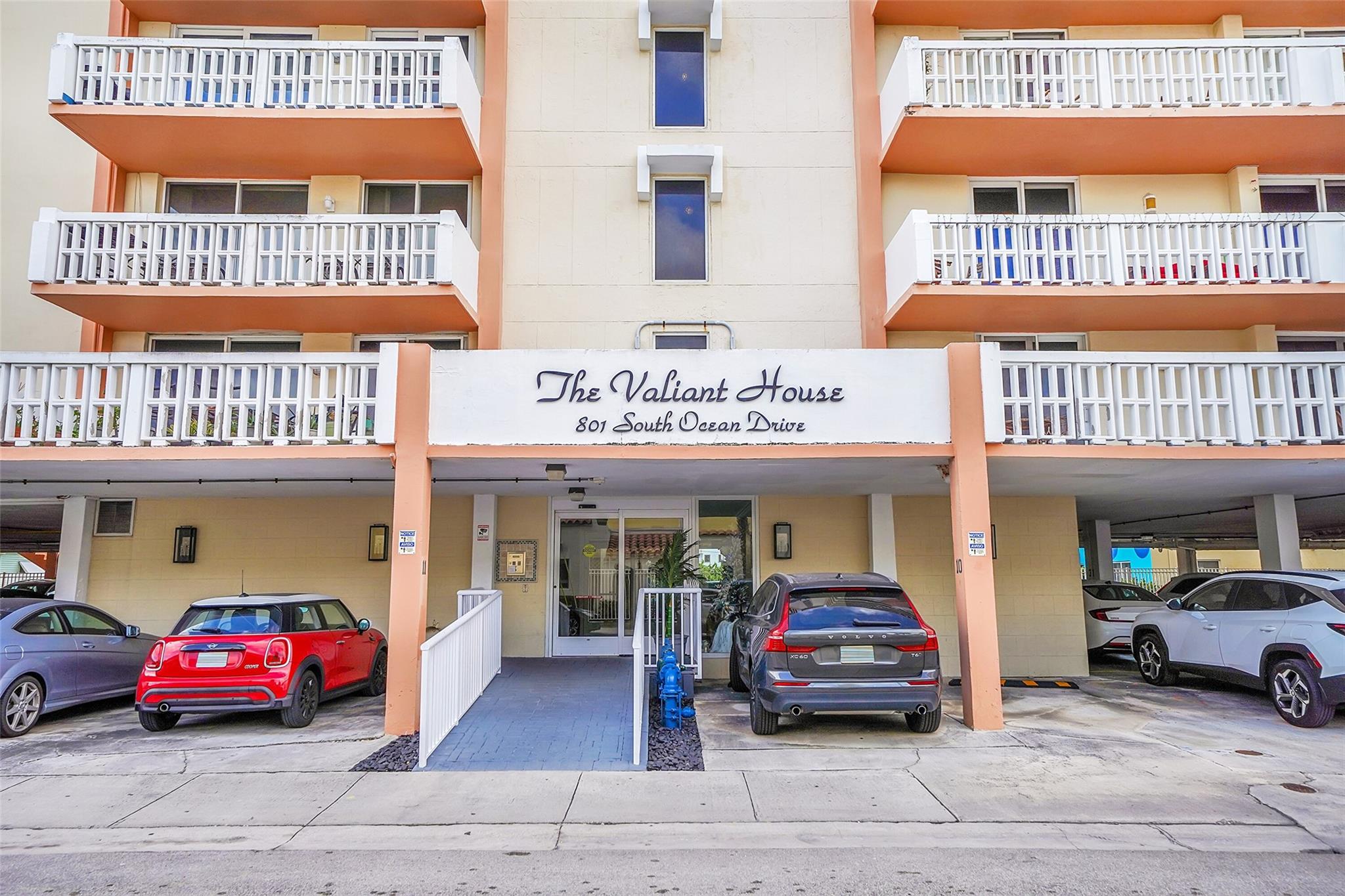 THIS BEAUTIFUL AND SPACIOUS CONDO HAS BEEN MODIFIED TO OFFER AN EXTRA ROOM FOR OFFICE ETC.
TWO FULL BATHS...MODERN KITCHEN AND BATHS..... LARGE BALCONY TO ENJOY THE AMAZING VIEWS OF OCEAN, INTACOASTAL AND CITY.....FEW FEET TO THE OCEAN AND BROADWALK...WASHER/DRYER IN UNIT,
COVERED PARKING, FITNESS ROOM , HEATED POOL AND SPA.....NOTHING NOT LIKE HERE....IT IS GREAT!!