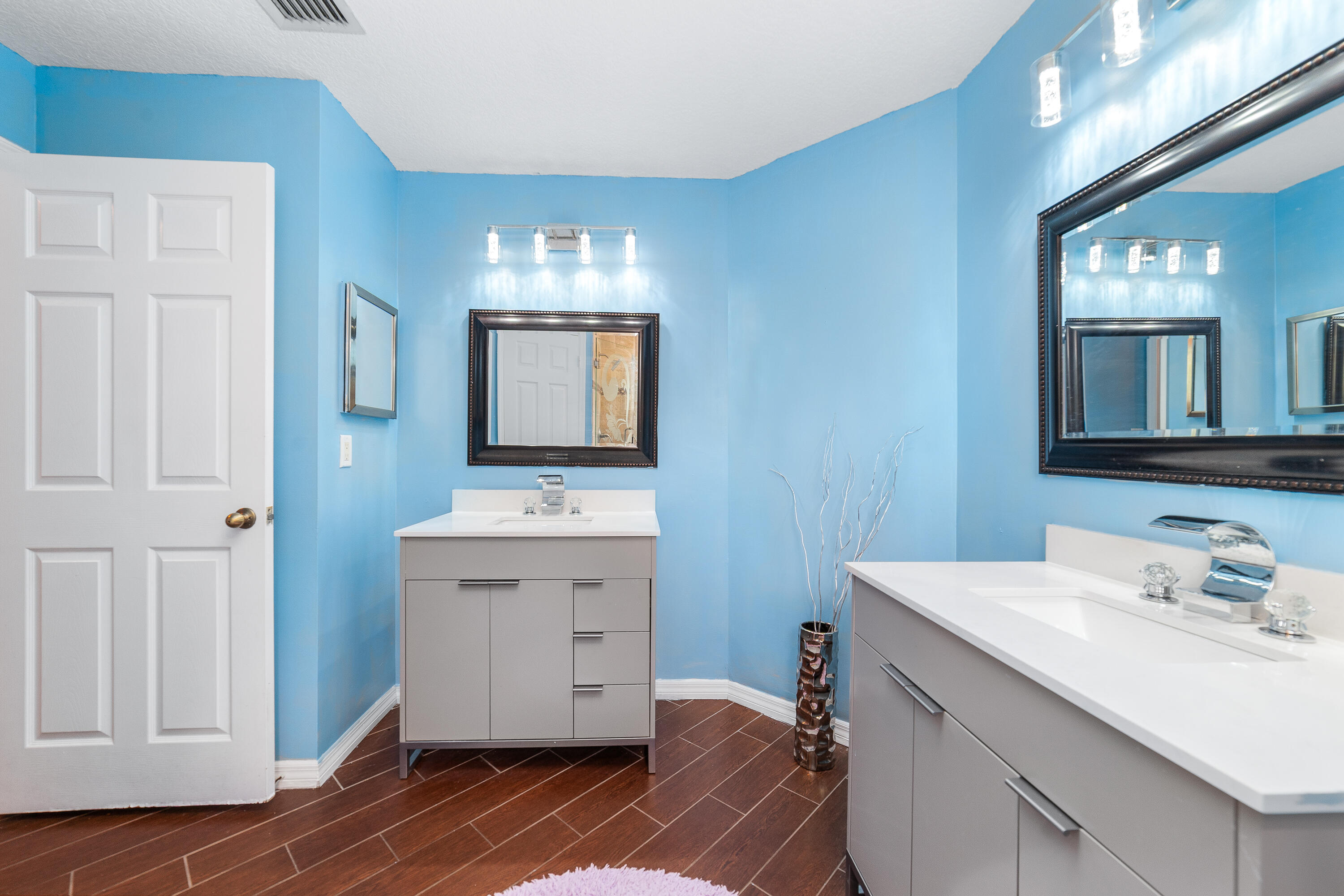 COCONUT POINT - Residential