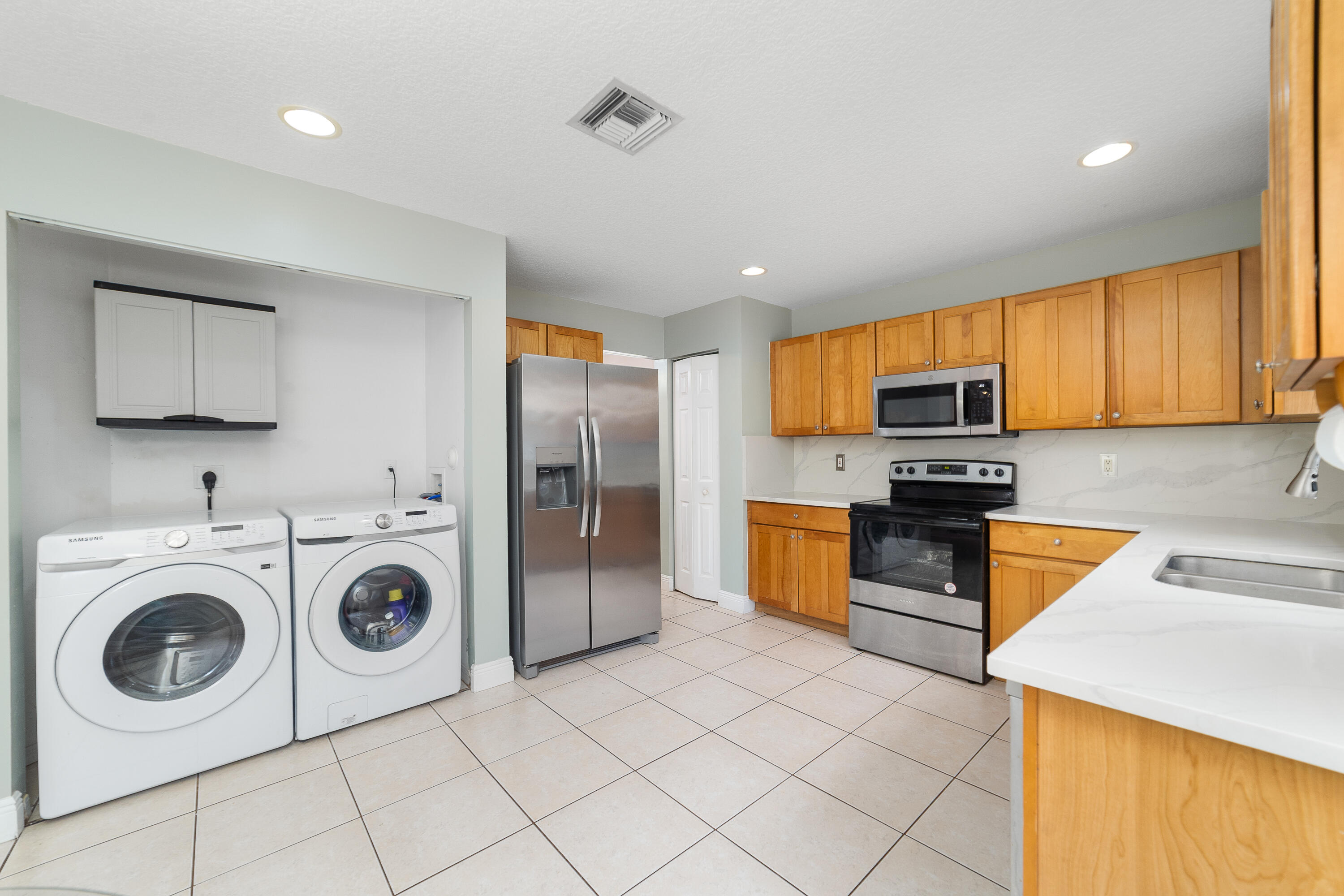 COCONUT POINT - Residential