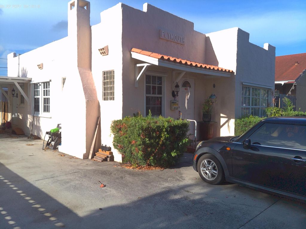 Photo of 505 Independence Road, West Palm Beach, FL 33405 (MLS # B26032131)