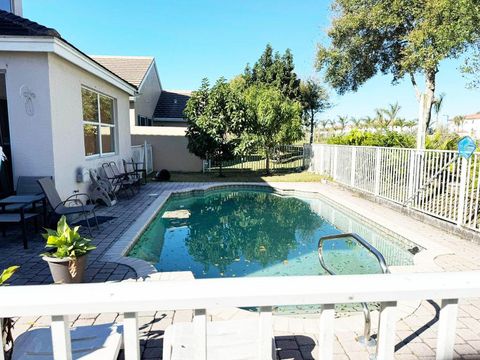 180 Kensington Way Royal Palm Beach FL 33414