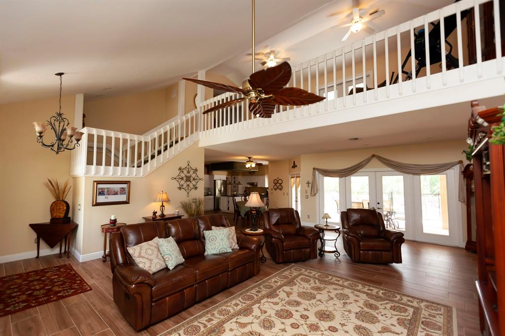 COUNTRY CLUB ESTATES - Residential