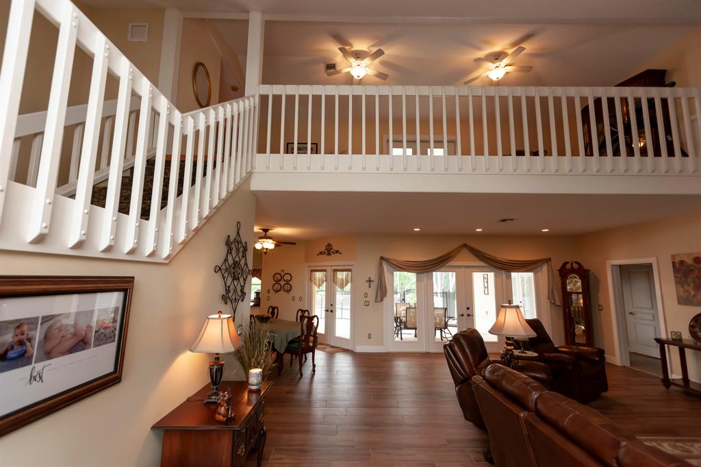 COUNTRY CLUB ESTATES - Residential