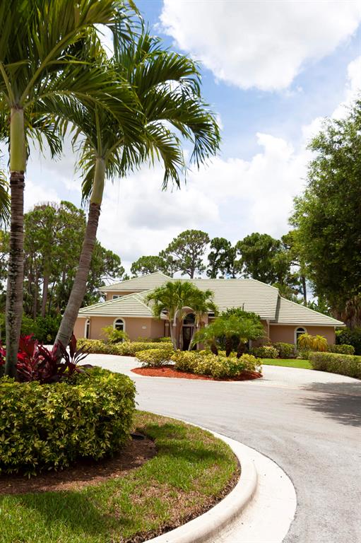 COUNTRY CLUB ESTATES - Residential